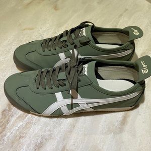 Onitsuka Tiger Green Mens Sneaker size 8.5